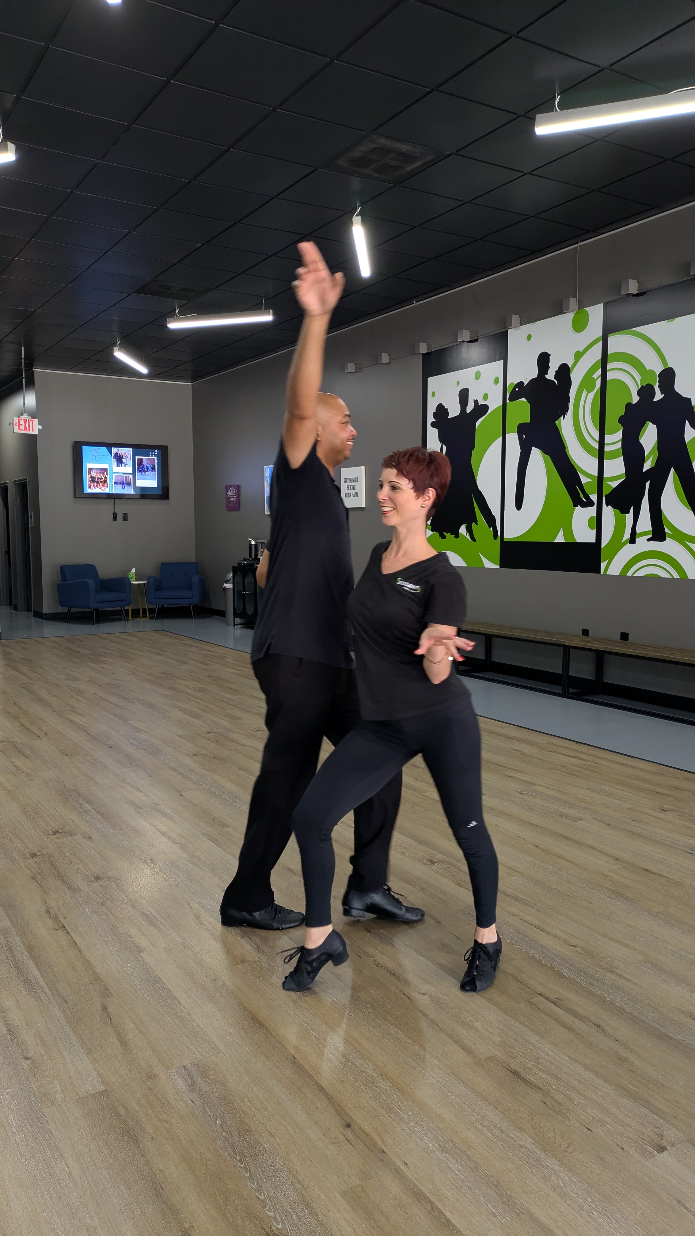 Leader's Waist Turn - East Coast Swing
